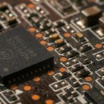 マイクロンとSKハイニックス、AI需要で時価総額1兆ドル超え